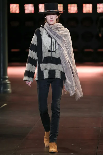 Look 19